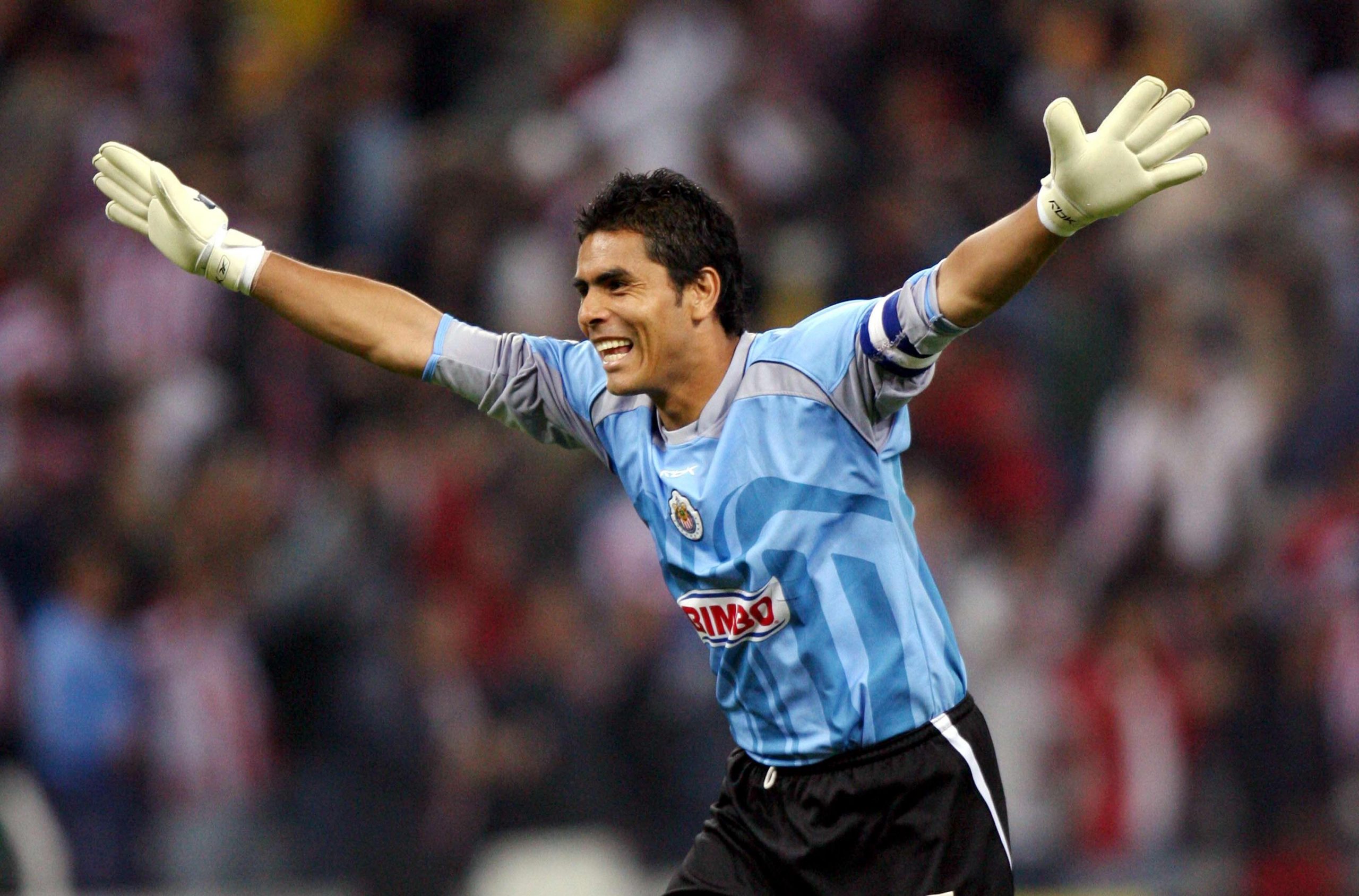 En el 2000, Oswaldo Sánchez anotó la única diana de su carrera. Lo hizo defendiendo los colores del Rebaño Sagrado y para sorpresa de todos, fue un golazo para clasificarlos a semifinales.