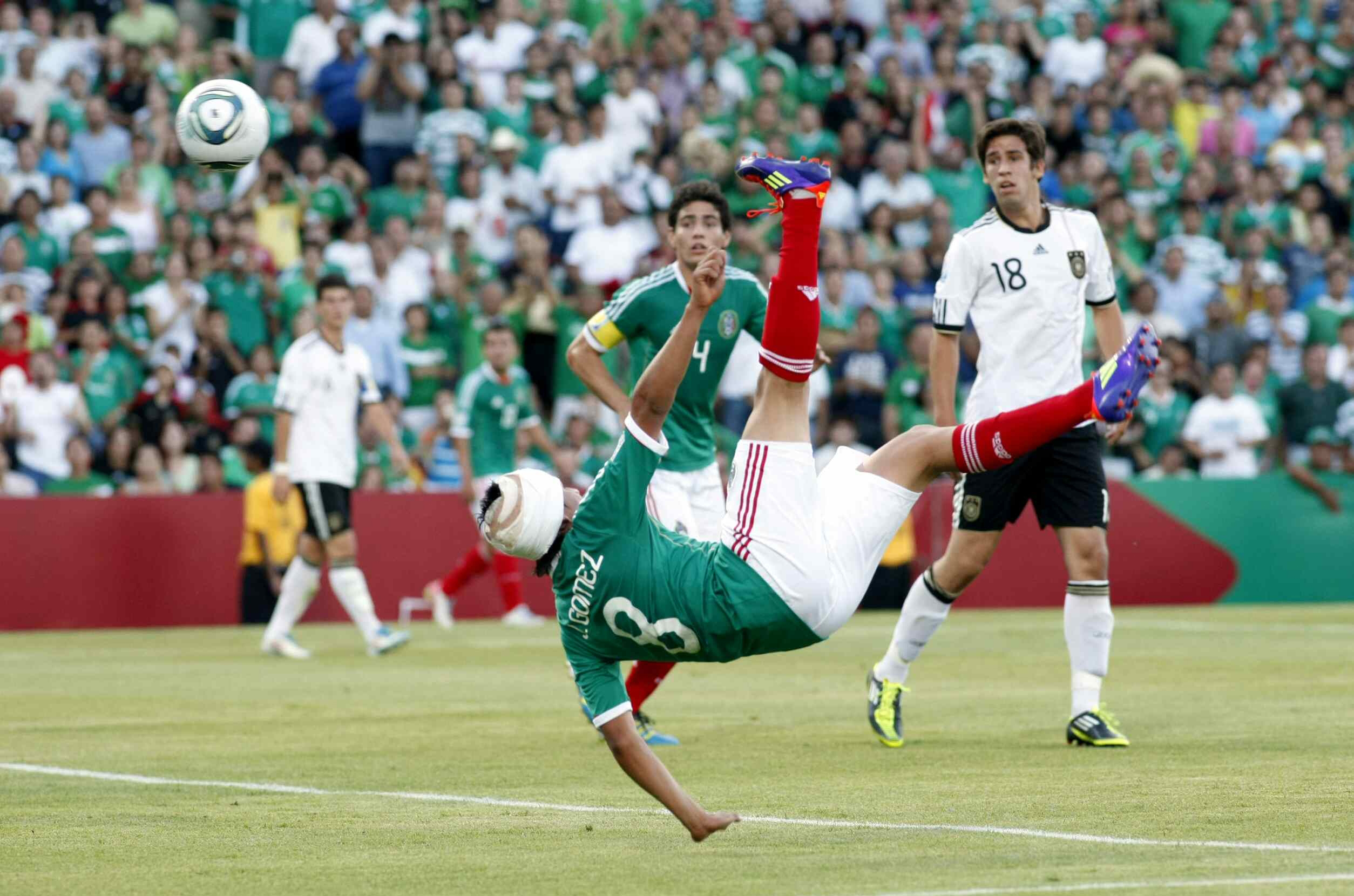 Julio 'La Momia' Gómez anotó un golazo de bandera en 2011 para clasificar al mini tri a la final del mundo sub 17.